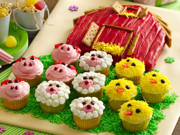 Barn Animal Cake with Cupcakes Barn Animal Cake with Cupcakes