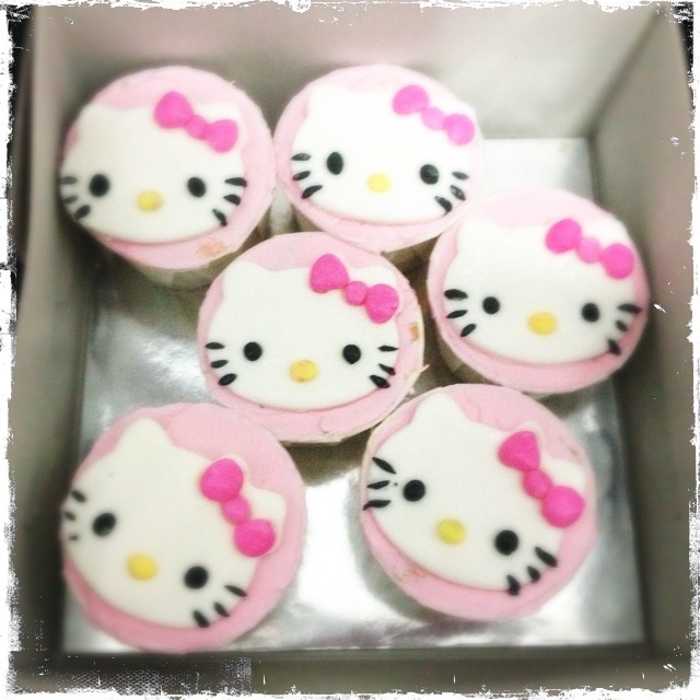 9 Photos of Funny Cartoons Hello Kitty Cup Cakes