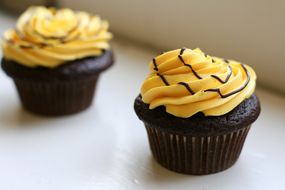 Black and Gold Cupcakes