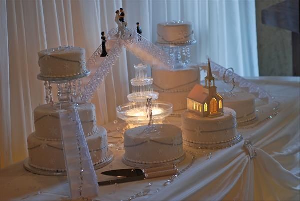 Bridge Wedding Cakes with Fountains