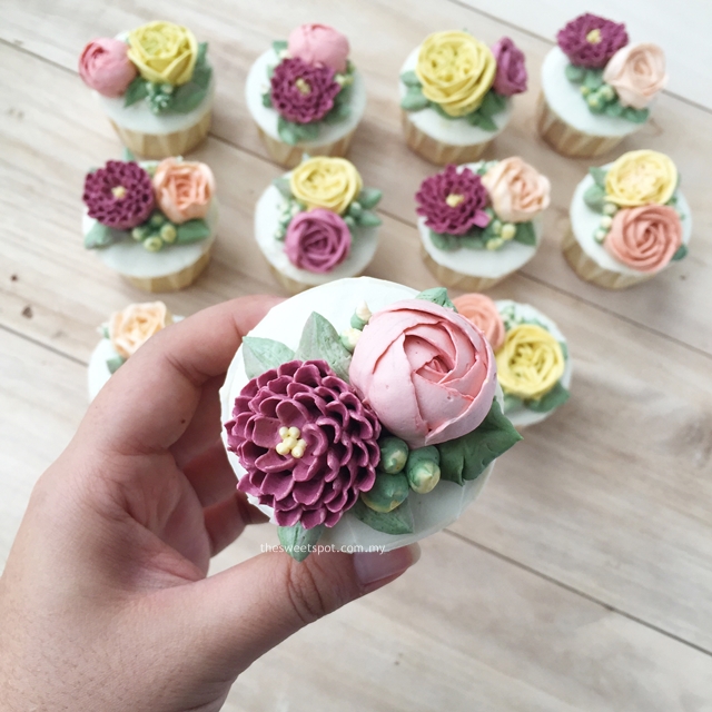 8 Photos of Buttercream Drop Flowers On Cupcakes