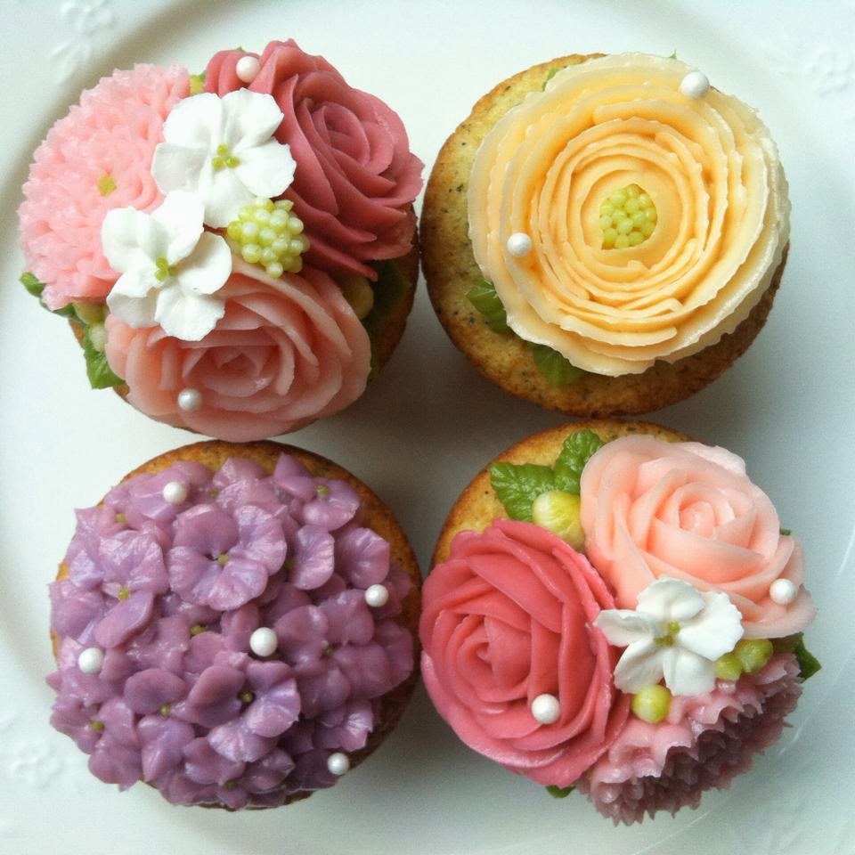 Buttercream Flowers On Cupcakes