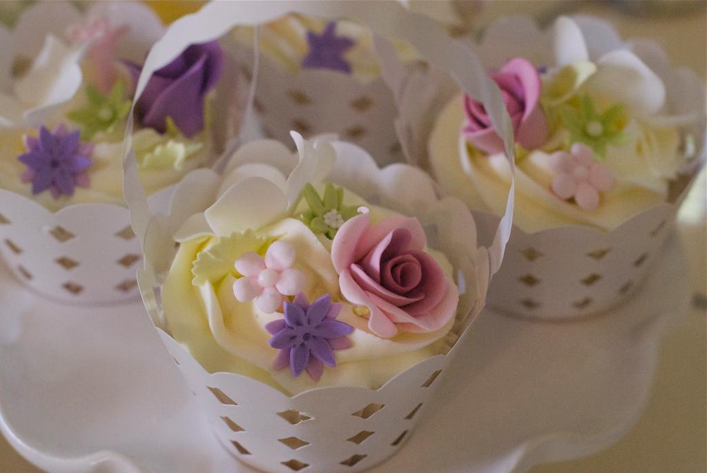 Cake Decorating Basket with Flowers