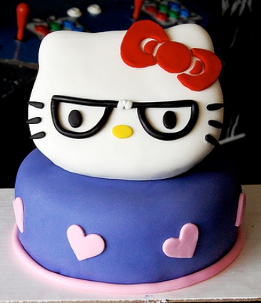 Cake Hello Kitty with Glasses