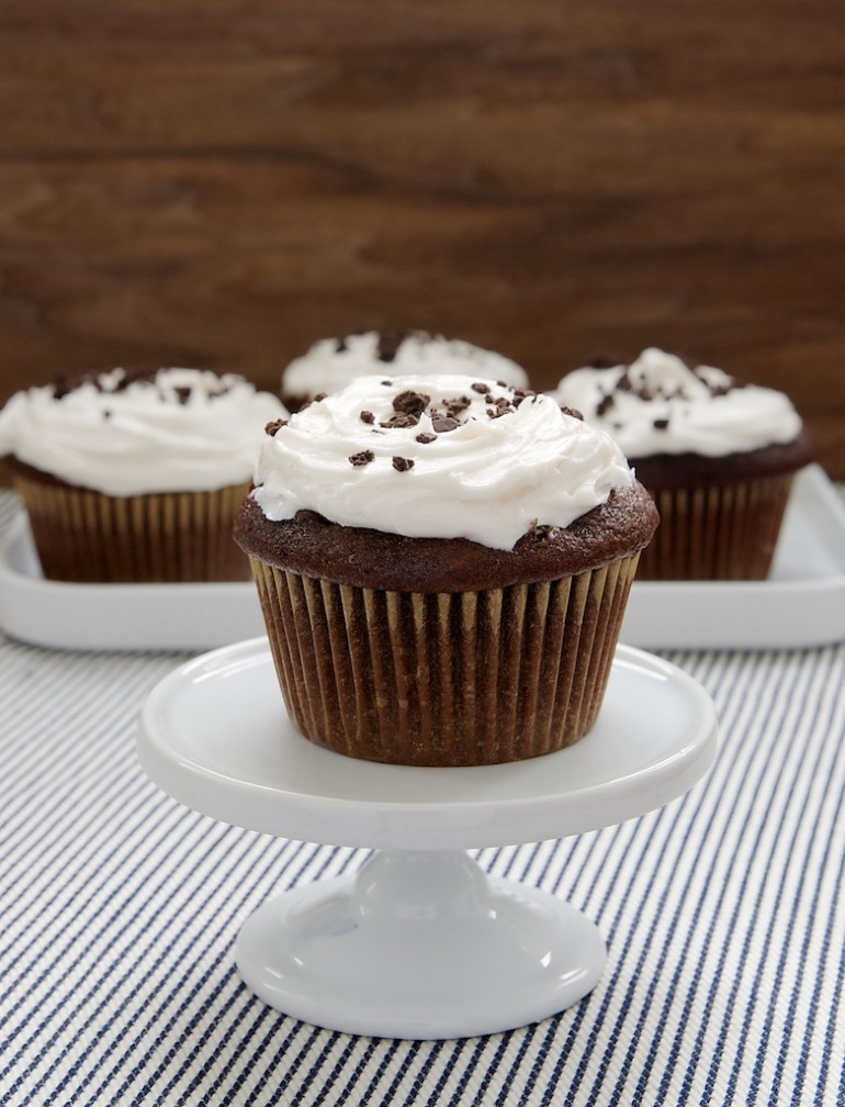 Cookies and Cream Filled Cupcakes Cookies and Cream Filled Cupcakes