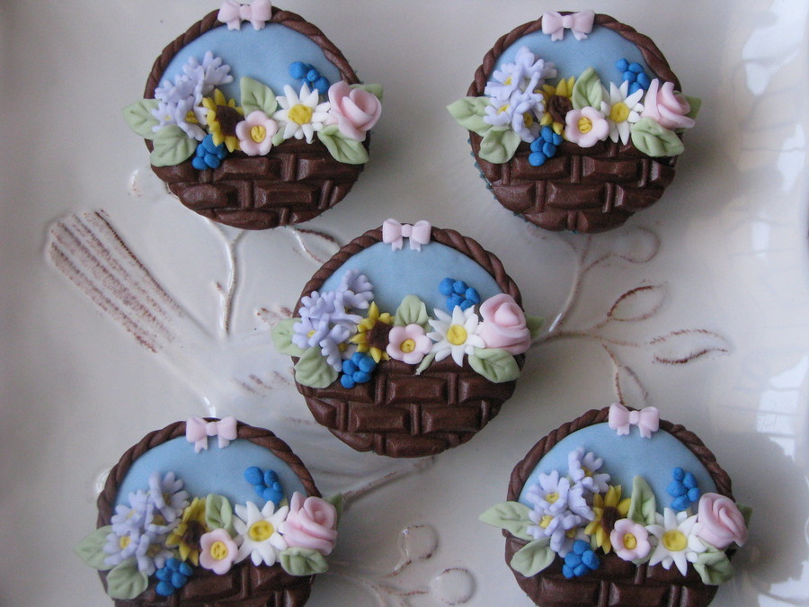 Cupcake Flower Basket Cake