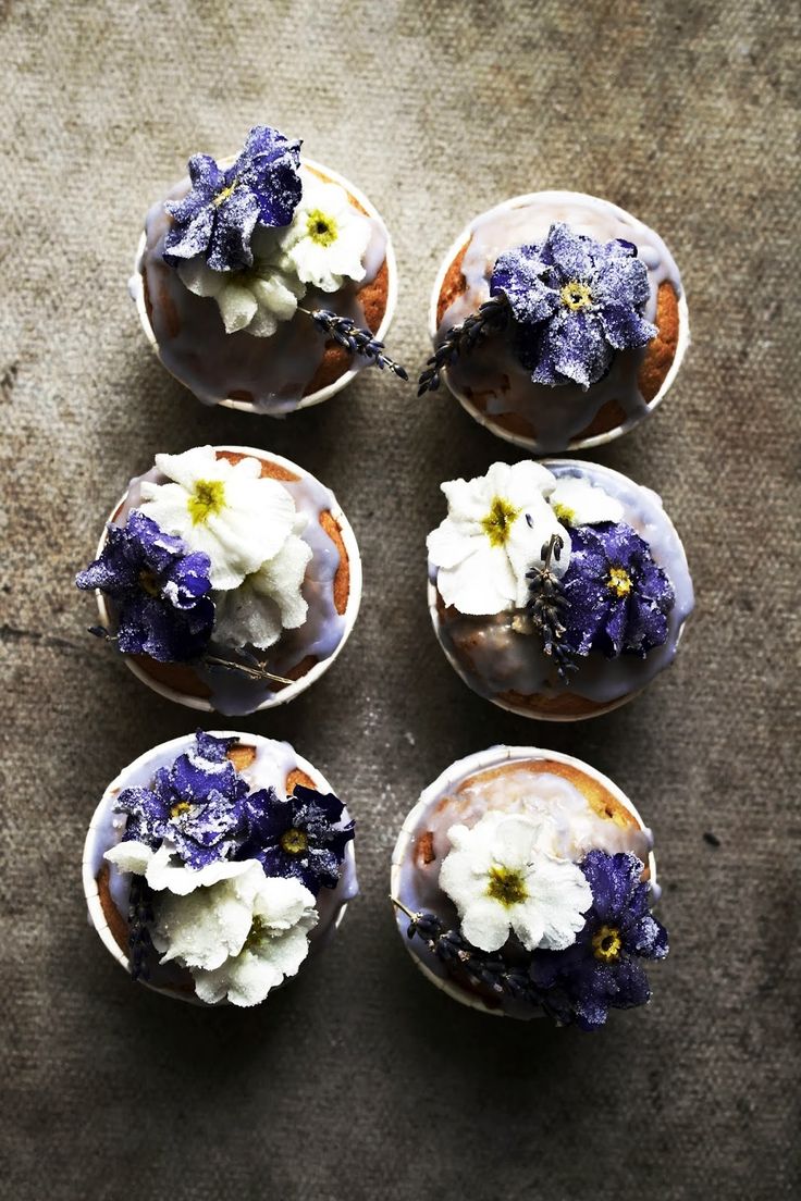 Cupcakes with Candied Lavender Primroses