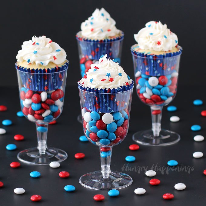 Cupcakes with Candy in a Wine Glass Cupcakes with Candy in a Wine Glass