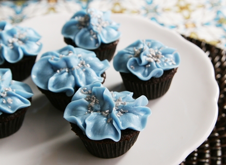 Flower Cupcakes Decorating Idea