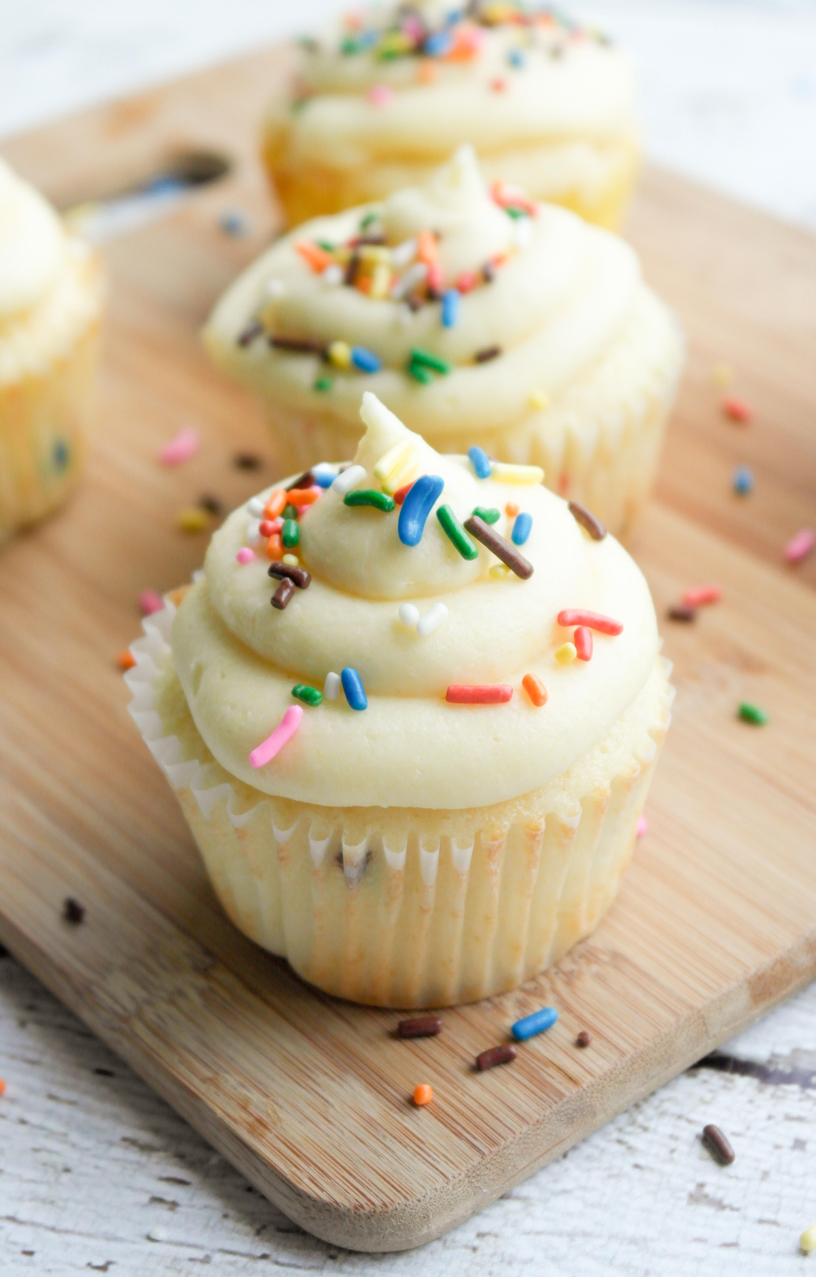 Funfetti Cake Batter Cupcakes