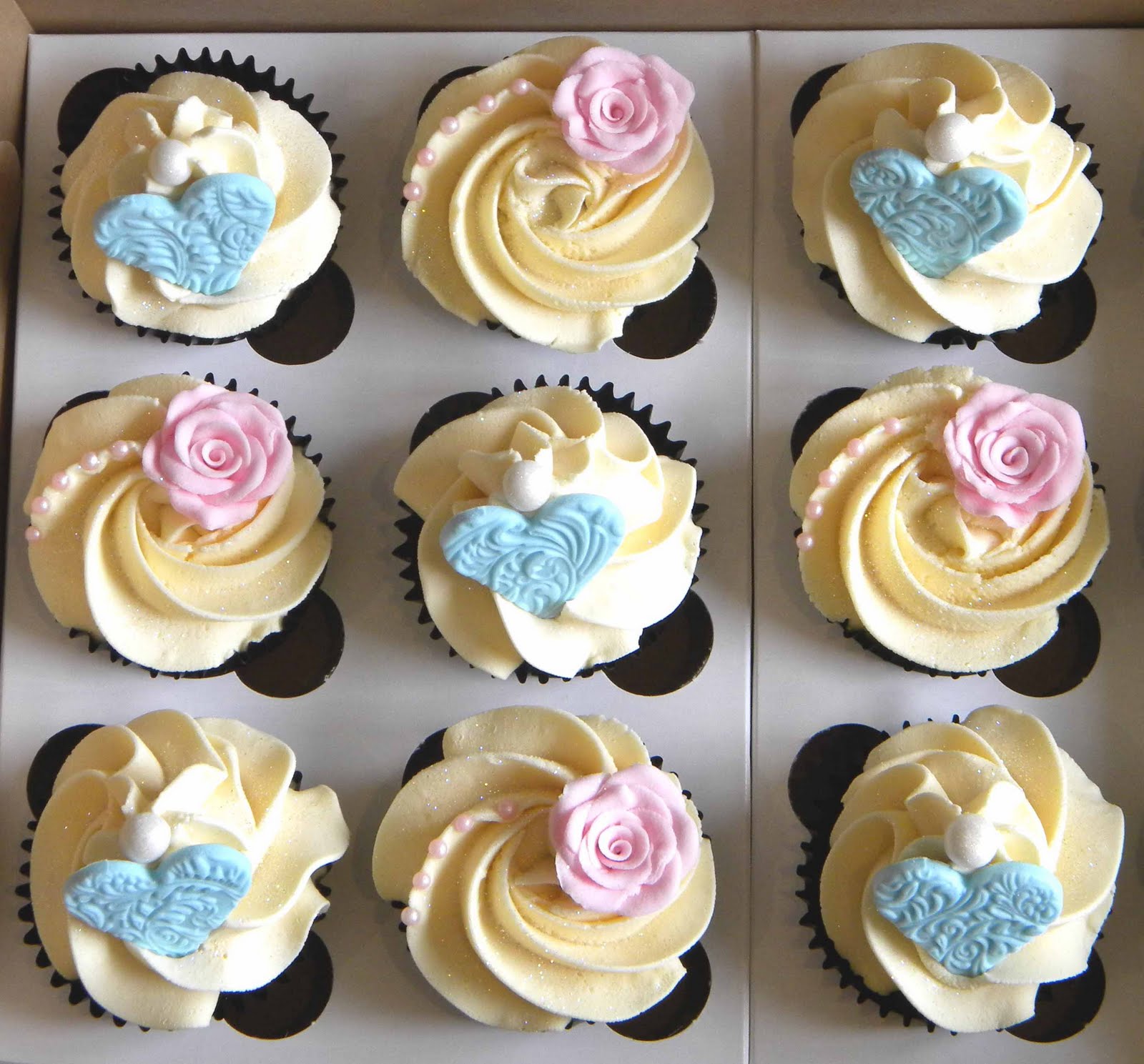 Glitter Blue Cupcake with Buttercream Frosting Glitter Blue Cupcake with Buttercream Frosting