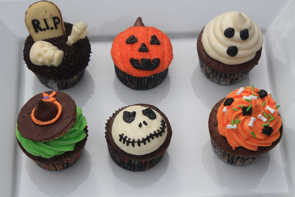 Happy Halloween Cakes and Cupcakes