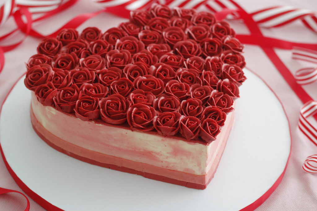 Heart Shaped Cake with Roses Heart Shaped Cake with Roses
