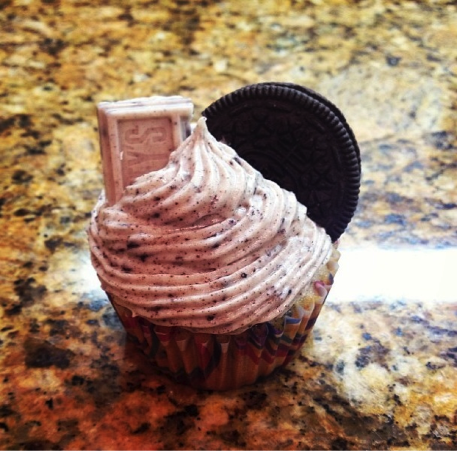 Hershey's Cookies and Cream Cupcakes