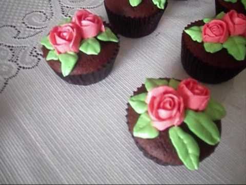 How to Decorate Cupcakes with Buttercream