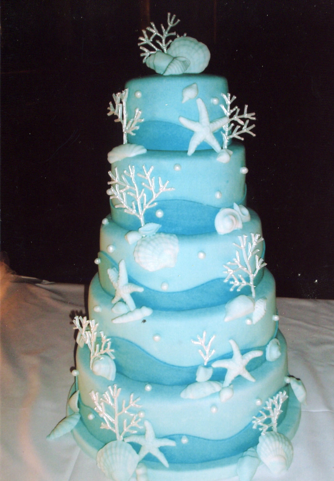 10 Photos of Sea Beach Theme Wedding Cakes