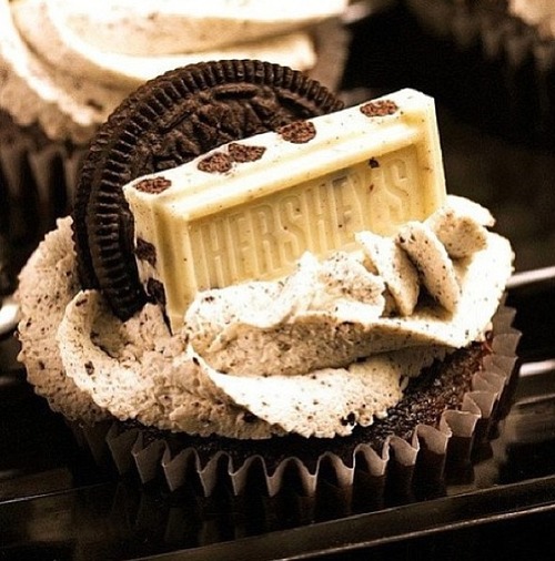 Oreo Cookies and Cream Hershey Cupcake