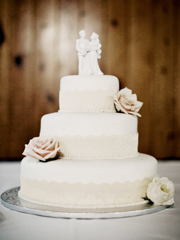 Simple Elegant Wedding Cake