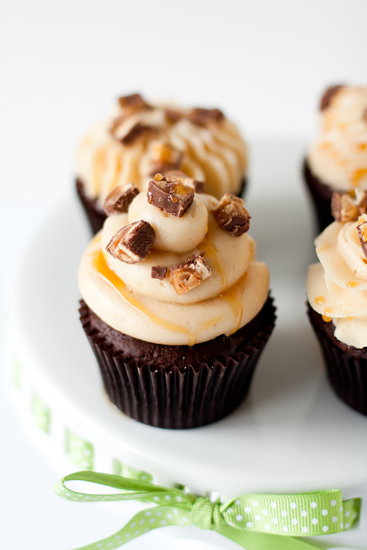 Snickers Candy Bar Cupcake Recipe