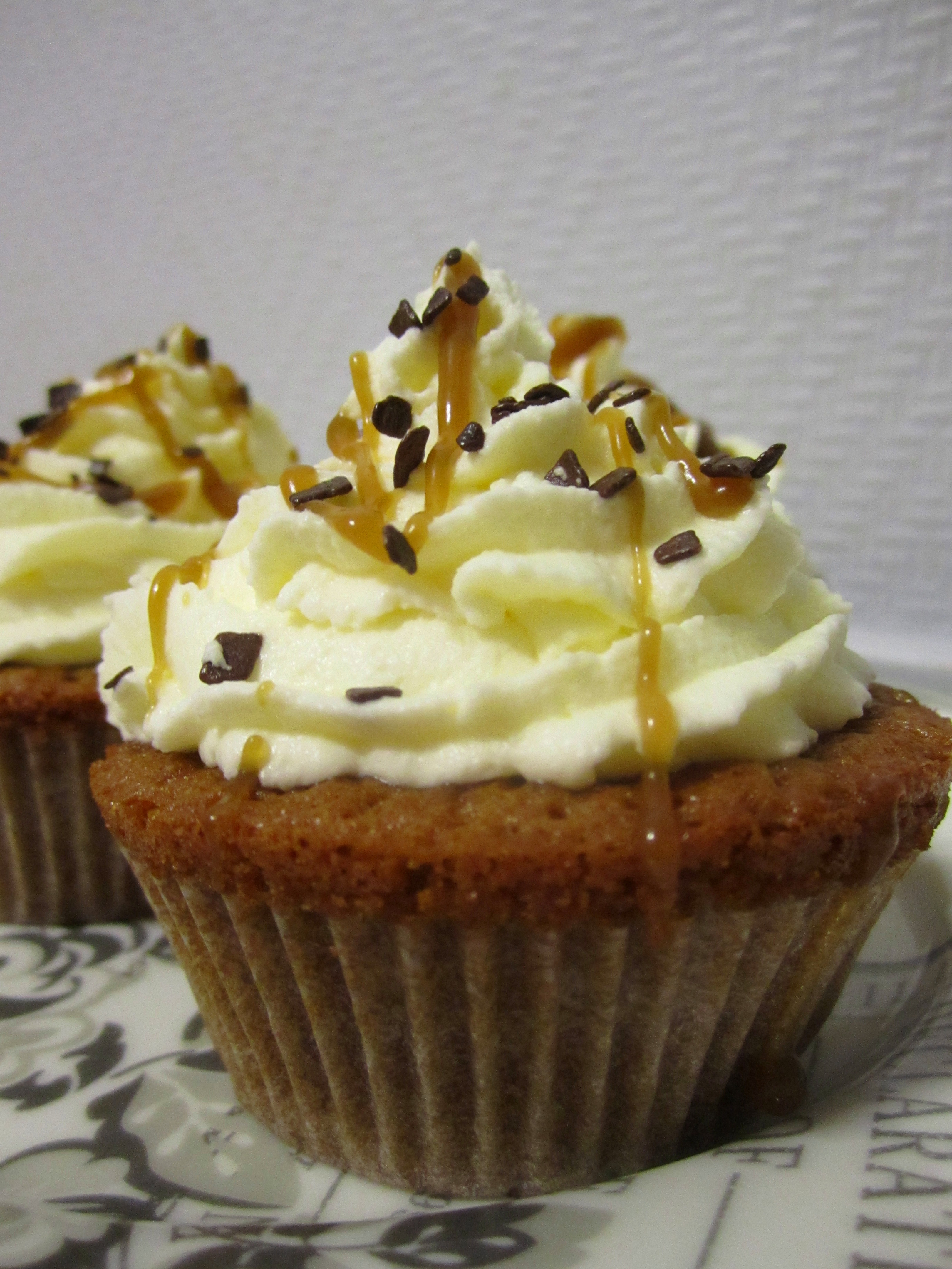 6 Photos of White Chocolate And Caramel Cupcakes