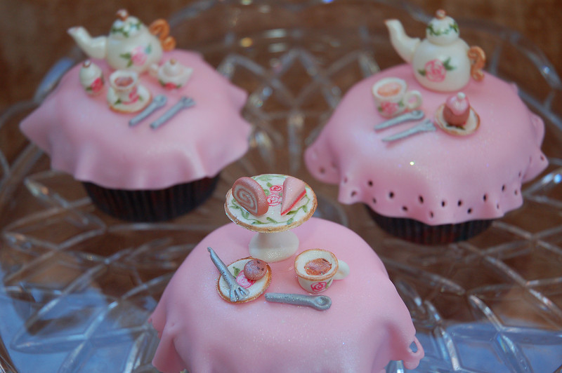 Tea Party Cake with Cupcakes