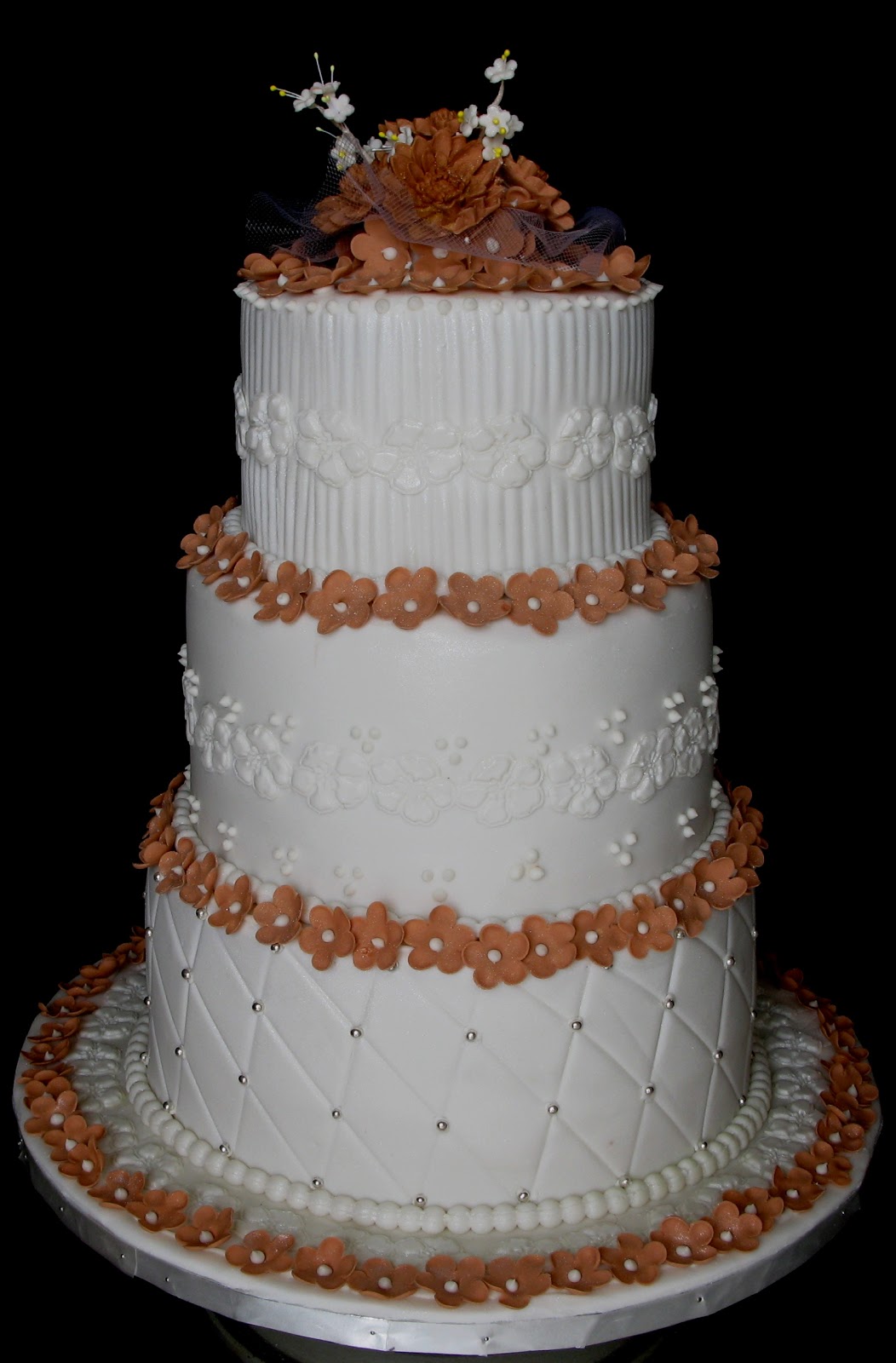 7 Photos of Uneven Layers Wedding Cakes