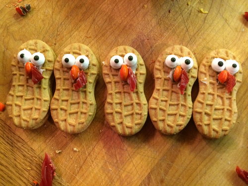 Turkey Cupcakes with Nutter Butter Cookies Turkey Cupcakes with Nutter Butter Cookies