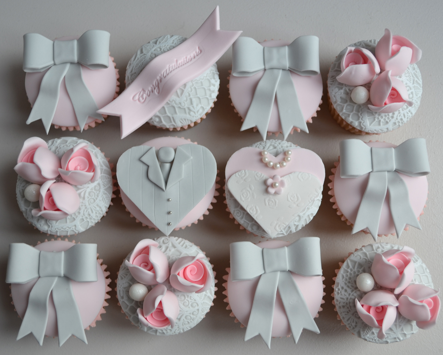 Wedding Bride and Groom Cupcakes Wedding Bride and Groom Cupcakes