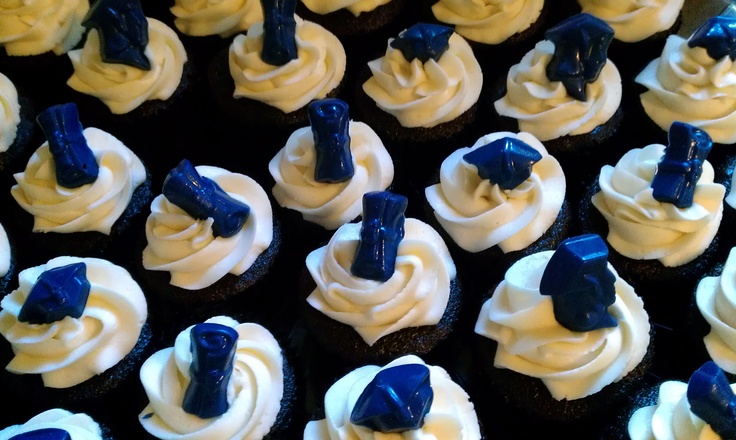 White and Blue Graduation Cupcakes White and Blue Graduation Cupcakes
